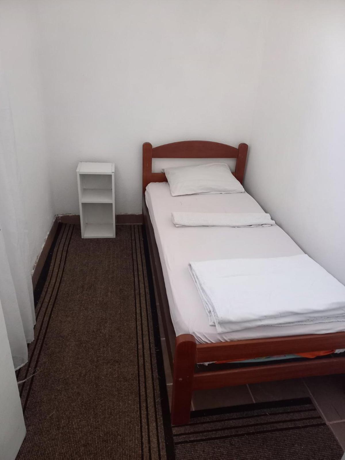 بيت شباب Traveler'S Rest - Near Podgorica Airport Mitrovici  المظهر الخارجي الصورة